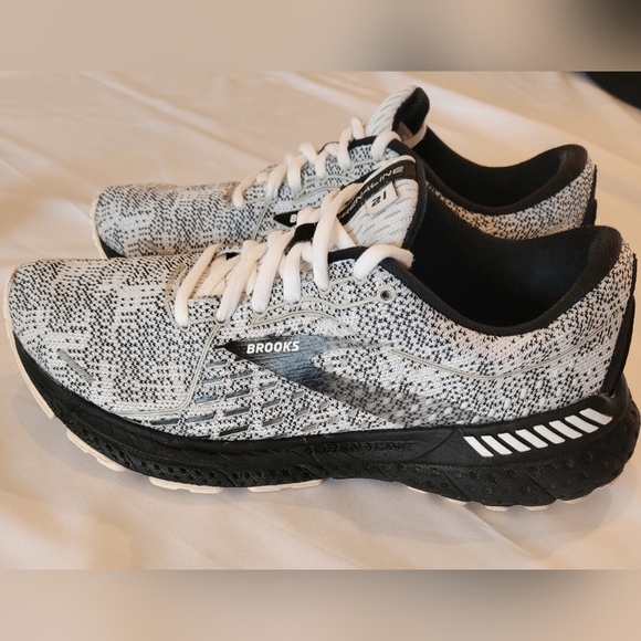 Brooks Shoes - Brooks Adrenaline GTS 21 Running Shoes | Women's Sz. 8 | Black/White